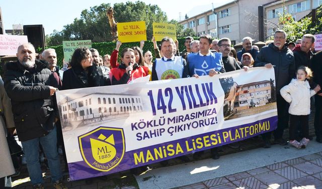 Tarihi Manisa Lisesi mezunları ve öğretmenlerinden ‘Lisemizi yıkmayın’ feryadı