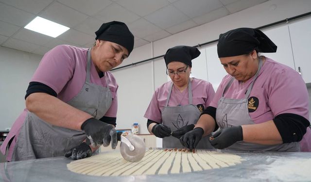 Ramazan sofralarına ‘Adıpayam’ imzası: Bademli topak helva iftarların yeni gözdesi