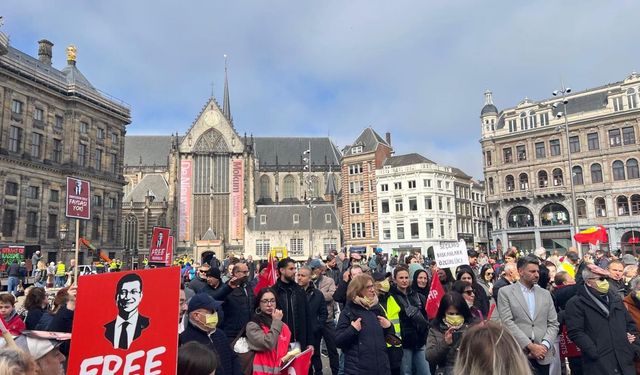 CHP Hollanda Birliği, Amsterdam Dam Meydanı’nda 'Demokrasi Mitingi' düzenledi