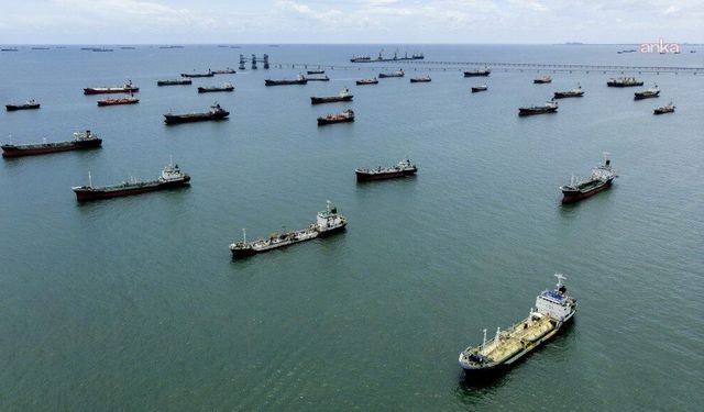 İran Devrim Muhafızları: Hürmüz Boğazı’ndan geçişlere sert karşılık verilecek