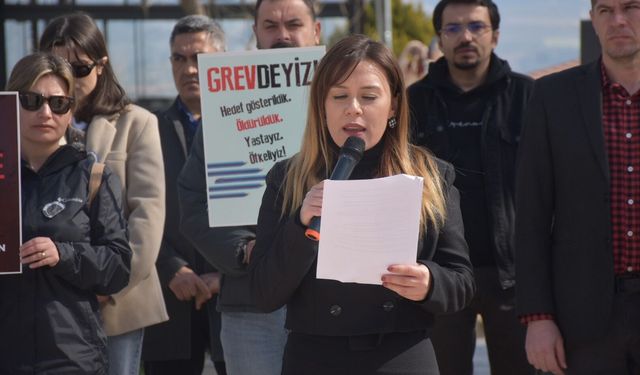 Karacasu'da öğretmenler eylem yaptı: Bakan Yusuf Tekin’e soruyoruz, daha kaç öğretmenimizin can vermesi gerekiyor?