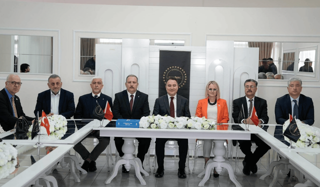 Babacan, Manisa'dan hükümetin ekonomideki fiyaskosuna gönderme yaptı