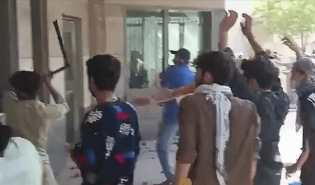 Pakistan'da Hamaney protestoları: En az 25 kişi hayatını kaybetti