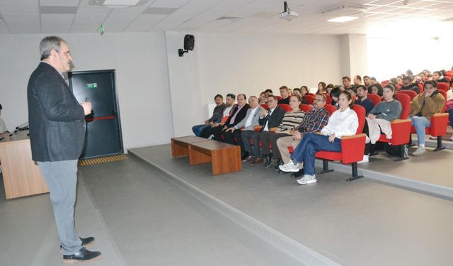 CBÜ Spor Bilimleri Fakültesi öğrencilerine “Sahadan Siperlere Çanakkale Ruhu ve Sporun Kahramanları” Konferansı