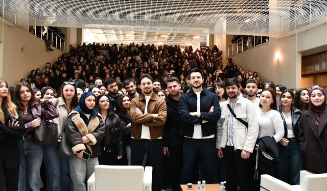 Tekirdağ’da üniversite gençliği “Hikayeden Adamlar” söyleşisine yoğun ilgi gösterdi