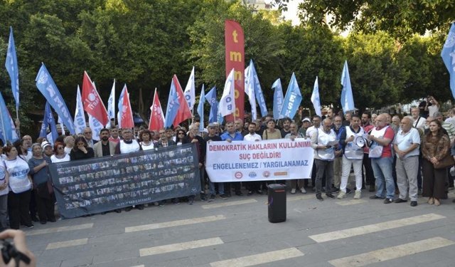 Adana'da 10 Ekim'e çağrı yapan sendikacılara verilen cezalar protesto edildi