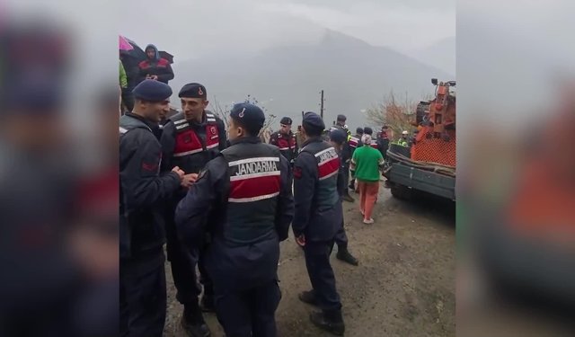 Alagöz'ün ısrarı jandarma ile köylüleri karşı karşıya getirdi: Köylüler Alagöz'e bir kez daha geçit vermedi