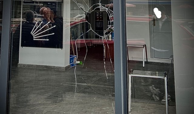 CHP Ankara Keçiören İlçe Başkanlığı'na taşlı saldırı