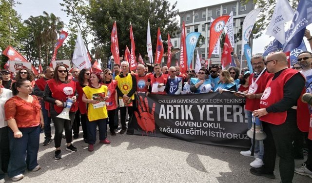 Antalya'da eğitim sendikalarından okullardaki şiddete karşı iş bırakma eylemi