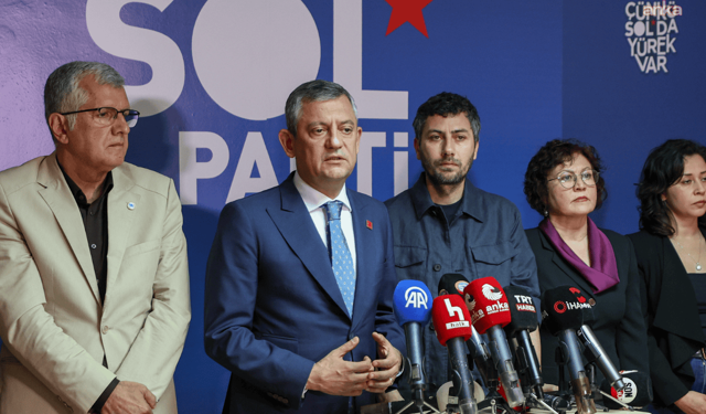 CHP ve SOL Parti’den "Demokrasi ve Direniş" Mesajı: Zarları Hileli Atarak Sandıktan Kaçıyorlar