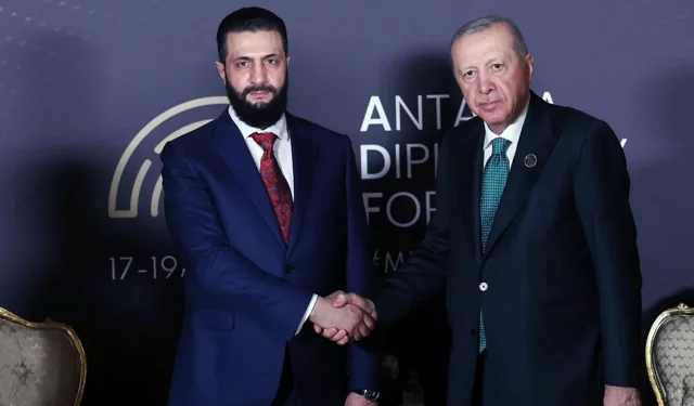 Erdoğan ve Şara Diplomasi Forumu'nda bir araya geldi