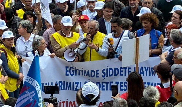 KESK ve Eğitim Sen'den MEB önünde çağrı: Okulların güvenlikli hale getirilmesini istiyoruz, ortak talep budur