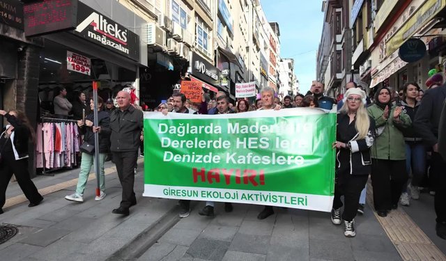 Giresun'da yüzlerce yurttaş madene karşı yürüdü