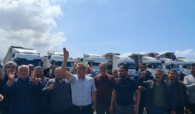 Hatay'dan Irak'a yük taşıyan 800 TIR şoförü kontak kapattı: Çalıştıkça batıyoruz