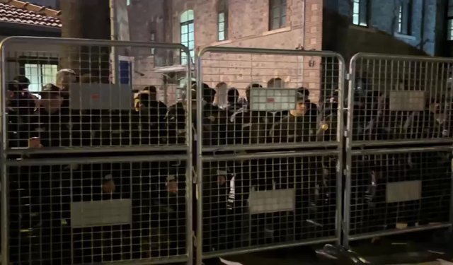 Meslek Fabrikası'na giriş çıkışlar polis tarafından kapatıldı