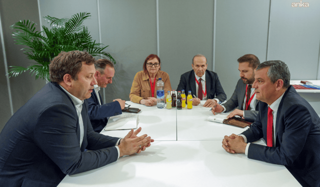 Özel, Barselona'da Almanya SPD Eş Başkanı Klingbeil ile görüştü