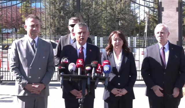 Özel'den Erdoğan'a: 'Kendisine yapılan muameleyi İmamoğlu'na yapsın, bundan sonra bu konuda bir kelime eleştiri duymaya