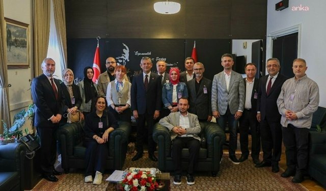 Özgür Özel, KHK’lılar Platformu ile TBMM'de bir araya geldi