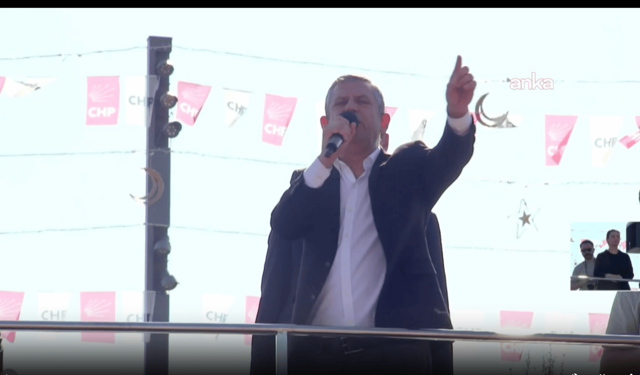 Özgür Özel Sakarya'da konuştu: CHP'ye düşman hukuku uygulayan kimseyle oturup konuşmam