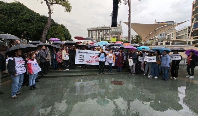 Antalya'dan yağış altında “Yaşam Nöbeti”