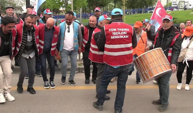 1 Mayıs Emek ve Dayanışma Günü Ankara'da binlerce vatandaşın katılımıyla kutlandı