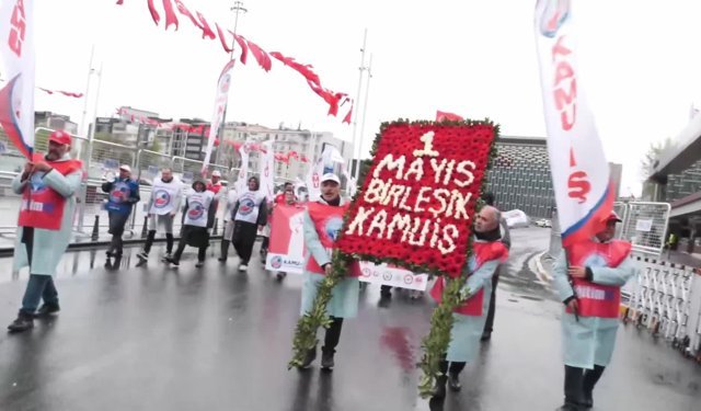 Birleşik Kamu-İş Taksim Cumhuriyet Anıtı'na çelenk bıraktı