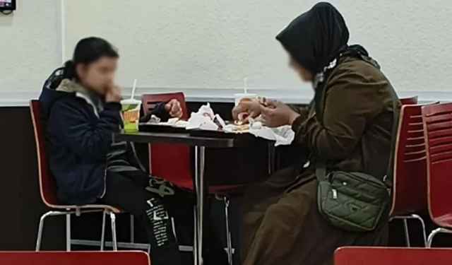Ticaret Bakanlığı, anne ve kızın görüntüsü nedeniyle restorana alınmadığı iddiasına soruşturma başlattı