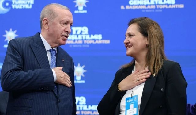 Erdoğan, Burcu Köksal'a AKP rozeti taktı