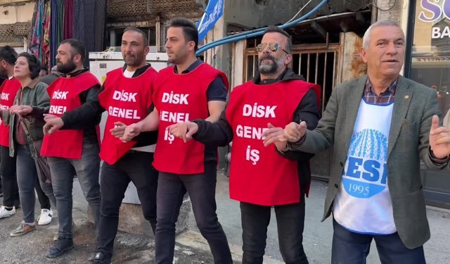 Hakkari'de halaylarla 1 Mayıs: Güvencesiz çalışma yaygınlaştı