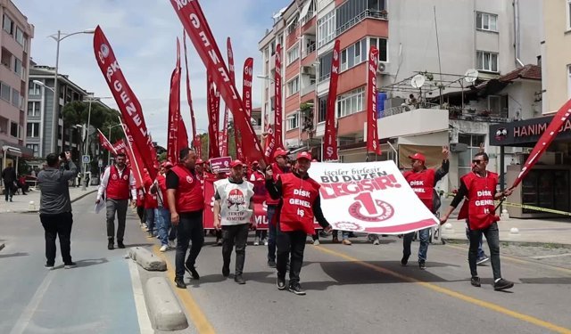 Muğla'da 1 Mayıs: Emeğimiz sömürülüyor. Adalet yok sayılıyor. Yaşam hakkımız tehdit altında