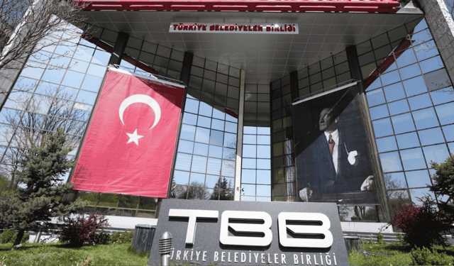Türkiye Belediyeler Birliği toplantısında Ekrem İmamoğlu’nun mesajı okunurken arbede çıktı