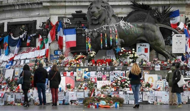 Charlie Hebdo saldırısında hayatını kaybedenler anıldı