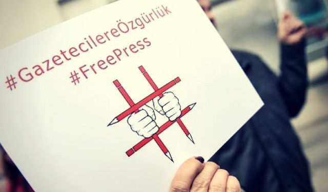 Fransız gazetecilerden Türkiye'de yargılanan meslektaşlarıyla dayanışma