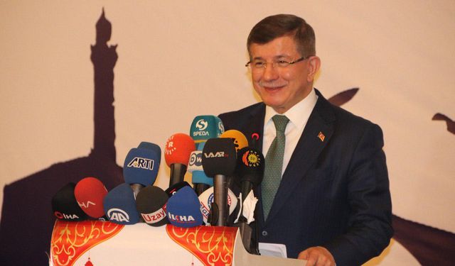 Davutoğlu Diyarbakır'da konuştu: Suriye'deki başarısızlığı bize mal ediyorlar