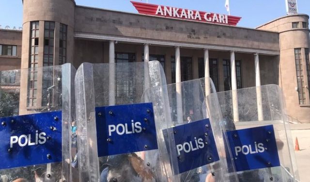 Ankara Garı önündeki ‘Barış zinciri’ etkinliğine polis müdahalesi