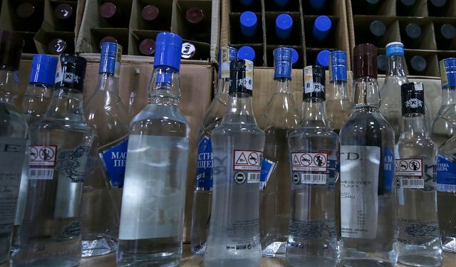 Adana ve Kilis'te toplam 4192 litre sahte içki ele geçirildi