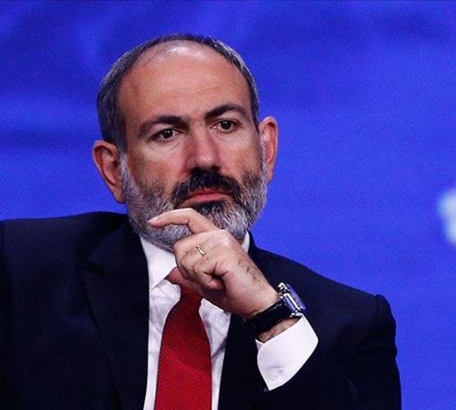 Ermenistan Başbakanı Paşinyan'a kilise ziyaretinde saldırı girişimi