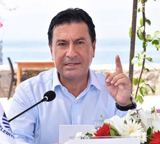 Başkan danışmanına muştalı saldırı: Elmacık kemikleri kırıldı, saldırganların aracından yüklü miktarda para çıktı