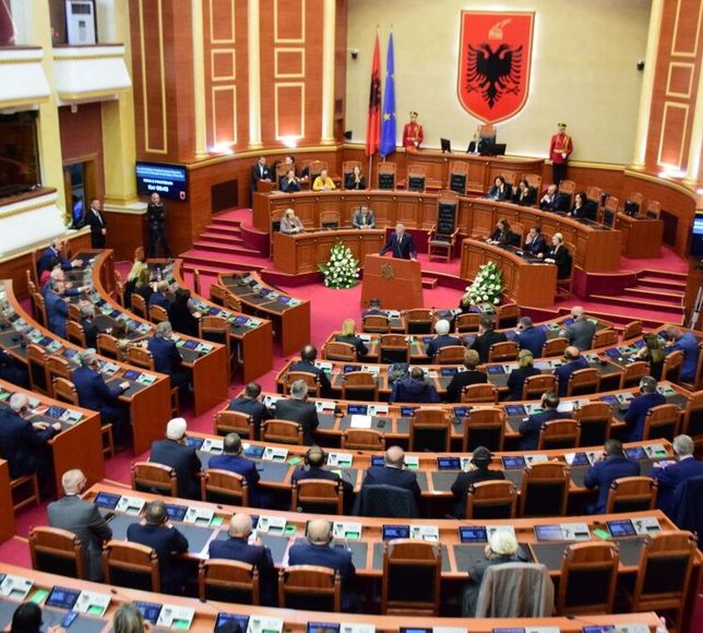 Arnavutluk, İran Devrim Muhafızları'nı "terör örgütü" ilan etti