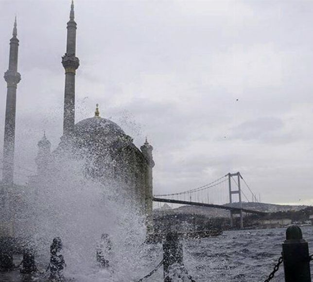 İstanbul Valiliği'nden arife ve bayramın ilk günü için kuvvetli rüzgar uyarısı
