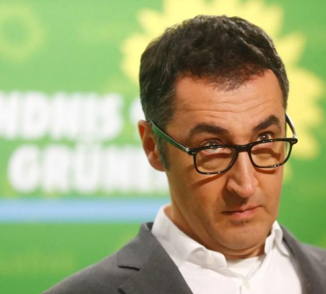 Cem Özdemir Almanya'da eyalet başbakanlığı seçimini kazandı