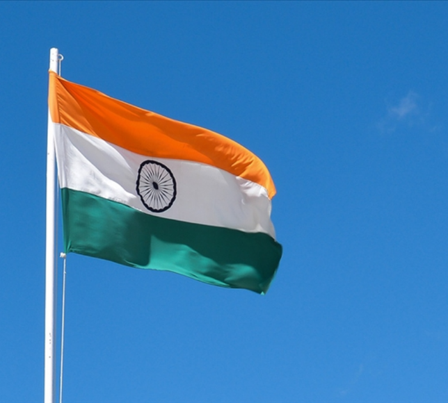 Hindistan savaş nedeniyle akaryakıttan vergiyi düşürdü