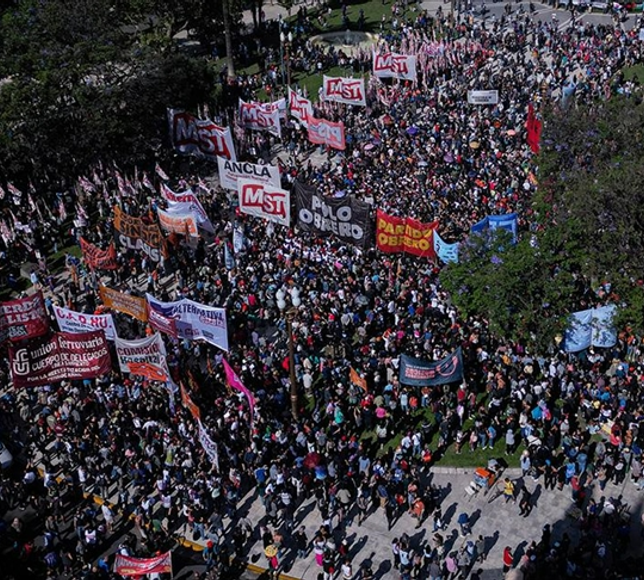 Arjantin’de mahkeme Milei yönetiminin sendikal temsil kurallarını yok sayan yasasını durdurdu