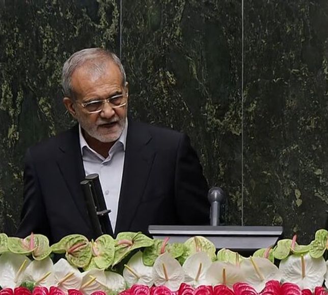 İran Cumhurbaşkanı baskı ve zorluklara boyun eğmeyeceklerini söyledi