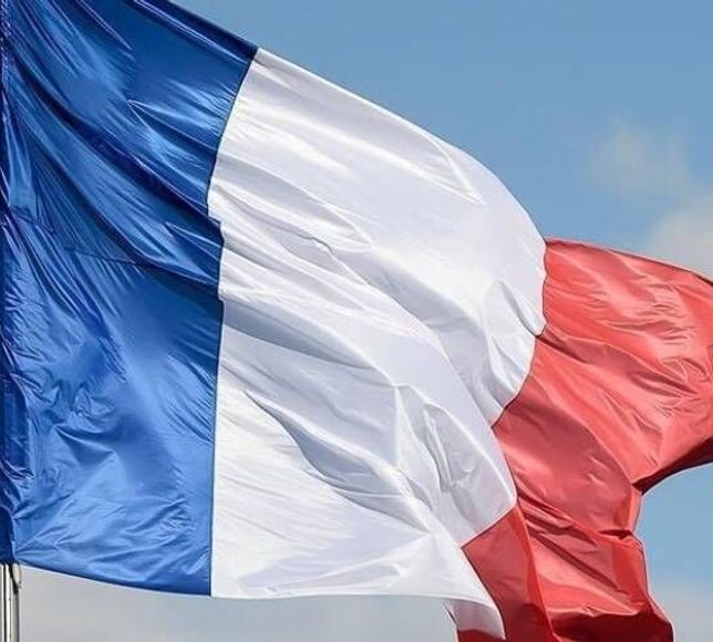 Fransa, hava savunma araçları ile bir uçak gemisini Güney Kıbrıs'a gönderiyor