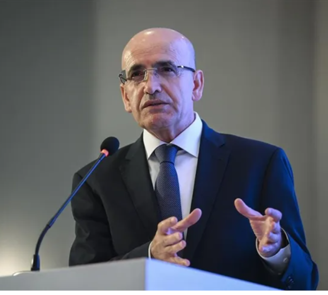 Mehmet Şimşek: Gıda fiyatlarındaki artış geçici, enflasyonda aşağı yönlü eğilim sürüyor