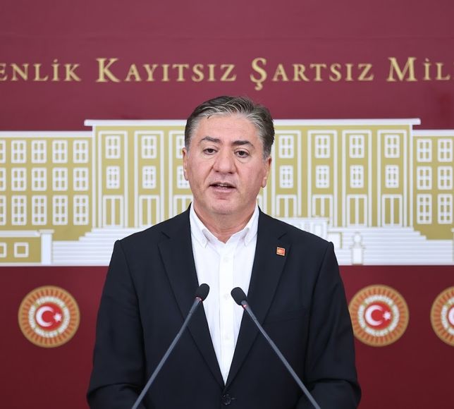 Murat Emir: Vatandaşın ekmeğine, ilacına, barınma hakkına çöküldü. Sorumlusu da Recep Tayyip Erdoğan yönetimi ve AKP