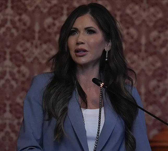 Trump, İç Güvenlik Bakanı Kristi Noem'i görevden aldı