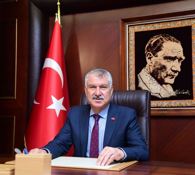 Tahliye olan Adana Büyükşehir Belediye Başkanı Karalar, Adanalılarla buluştu: Artık aranızdayım