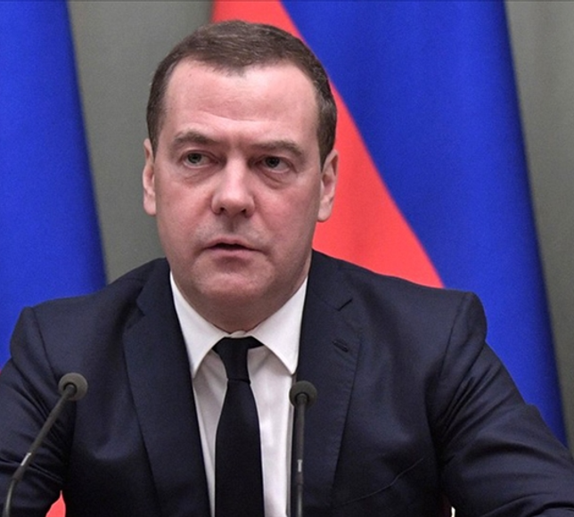 Medvedev'den Trump'a Grönland mesajı: Acele etmezse Rusya'ya katılabilirler